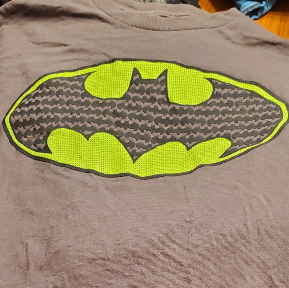 Batman Vintage Light Charcoal Grey & Neon Green Tshirt Sz M - Picture 8 of 9